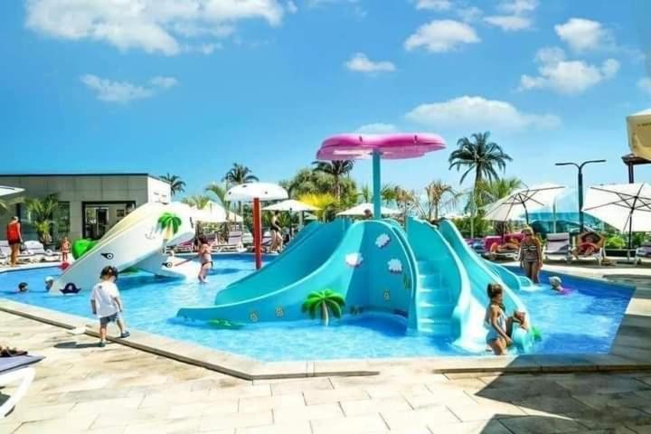 Alezzi Beach Resort Gorgeous Family Aparment Cu Piscina Нэводари Экстерьер фото