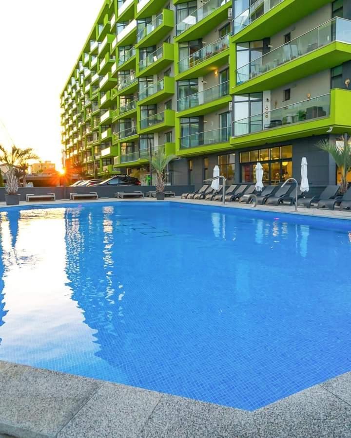 Alezzi Beach Resort Gorgeous Family Aparment Cu Piscina Нэводари Экстерьер фото